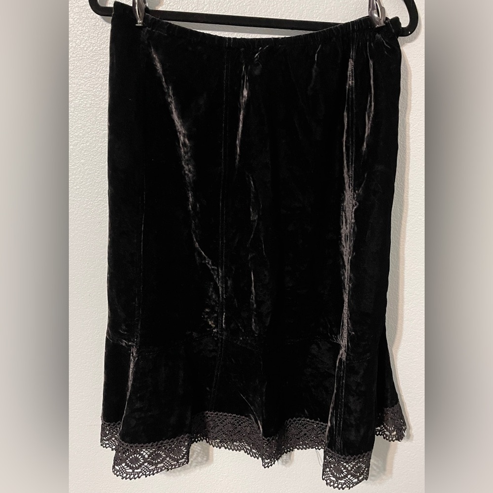 Black Velvet Women’s Skirt - Classic Elegant Style Lace Trim Medium - Picture 4 of 10